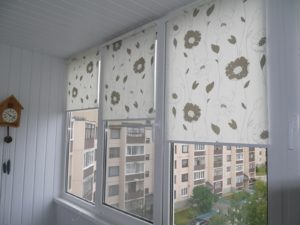 Установка рулонных штор на пластиковые окна в Ярославле